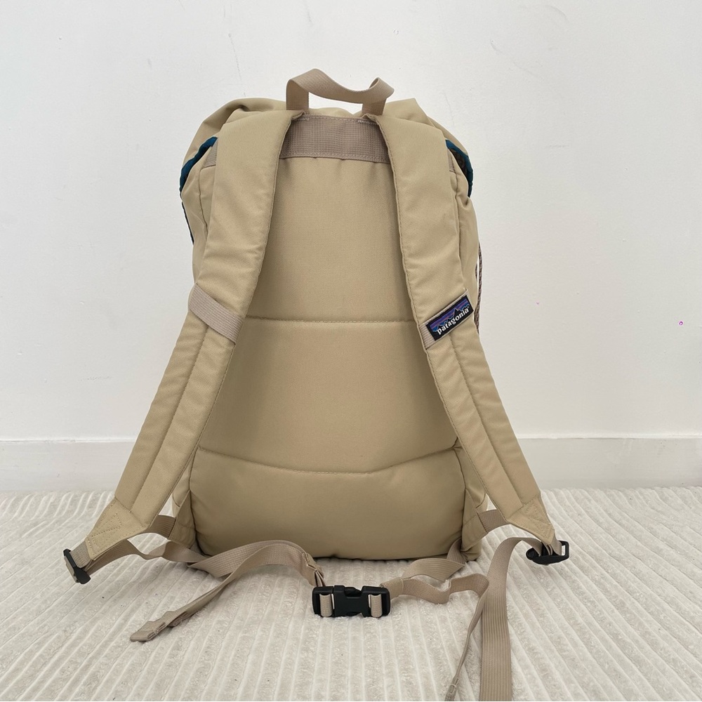 Patagonia Arbor Classic 25L Unisex Beige Backpack - Picture 3 of 11